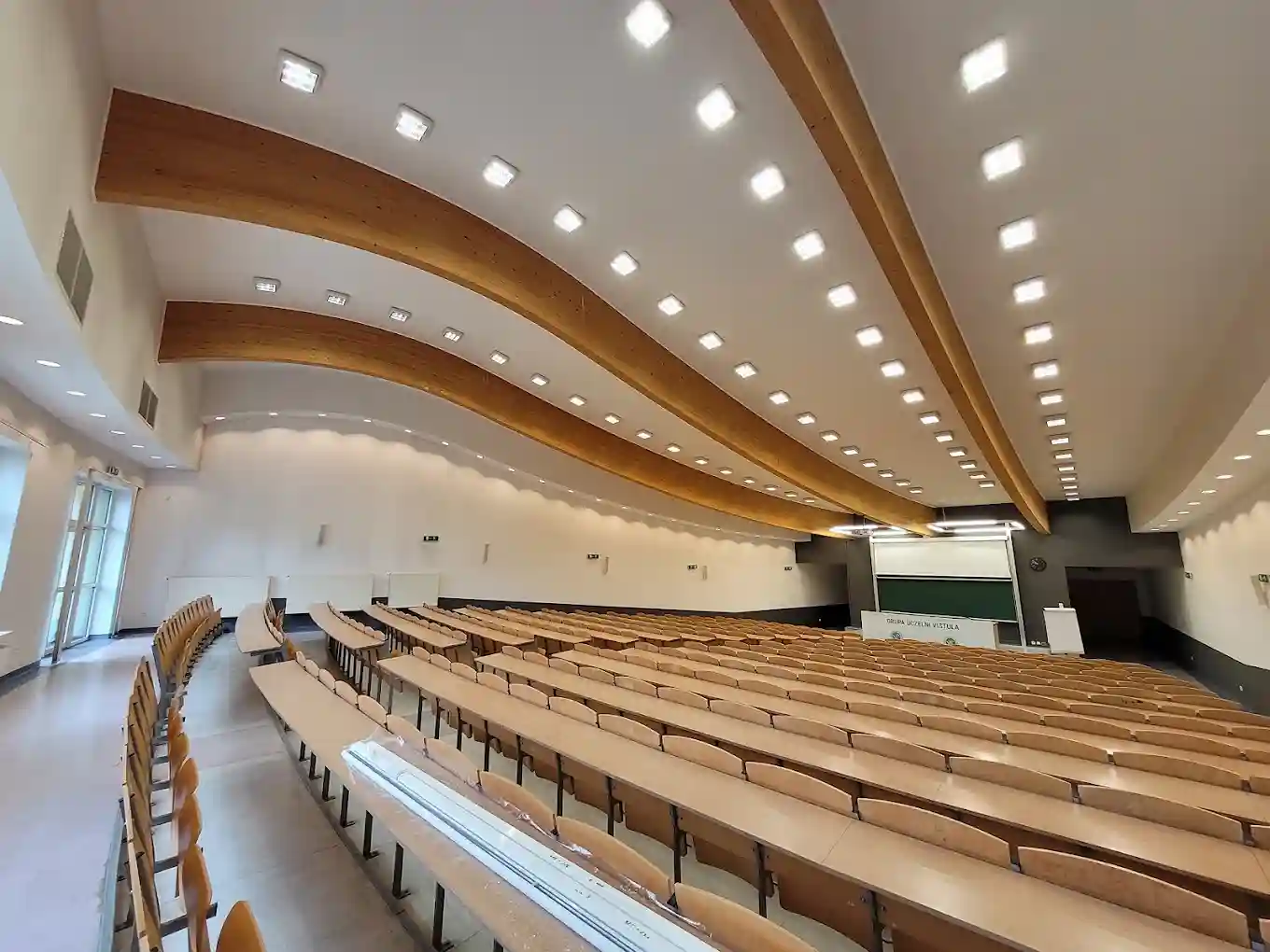 Sala wykładowa Akademii Finansów i Biznesu Vistula w Warszawie – hologramy do legitymacji studenckiej i doktoranckiej