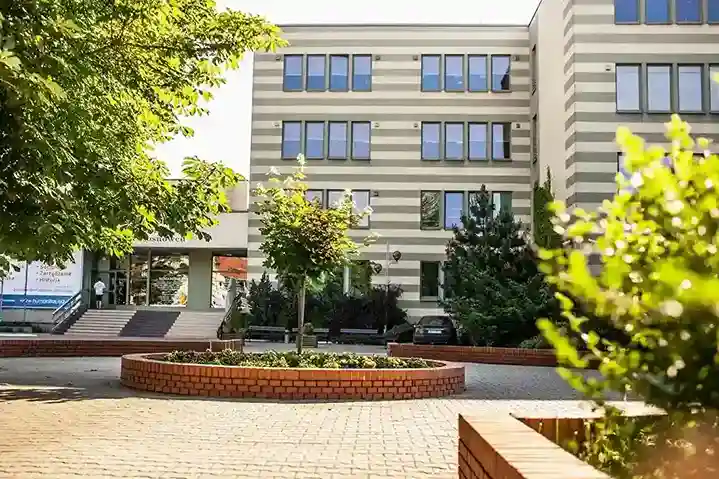 Budynek Akademii Humanitas w Sosnowcu – naklejki na legitymację studencką