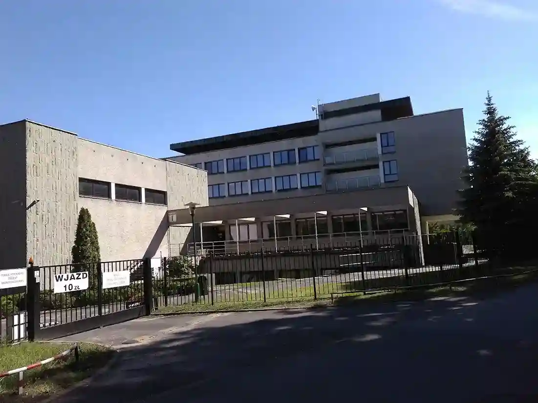 Budynek Akademii Katolickiej w Warszawie – hologramy kolekcjonerskie studenckie i doktoranckie