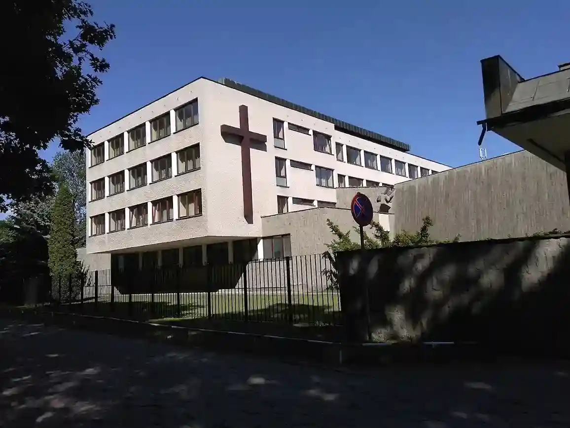 Budynek Akademii Katolickiej w Warszawie – naklejki na legitymację studencką i hologramy doktoranckie