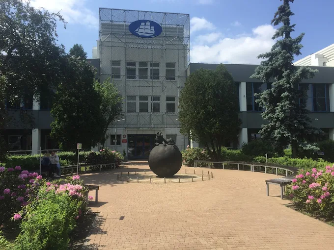 Budynek Akademii Leona Koźmińskiego w Warszawie – naklejki do legitymacji studenckiej ALK