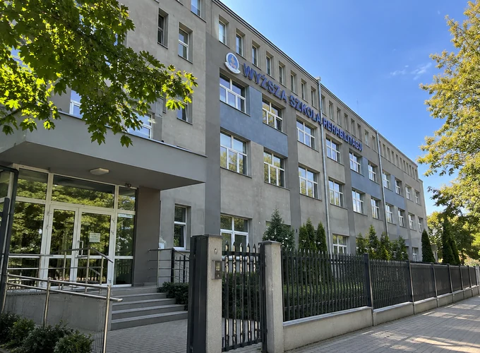 Budynek AMH – dawna Wyższa Szkoła Rehabilitacji w Warszawie – naklejka na legitymację studencką i hologram kolekcjonerski