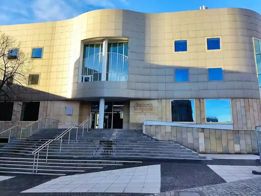 Budynek Akademii Muzycznej w Poznaniu – hologramy do legitymacji studenckiej i doktoranckiej AMuz oraz naklejki kolekcjonerskie