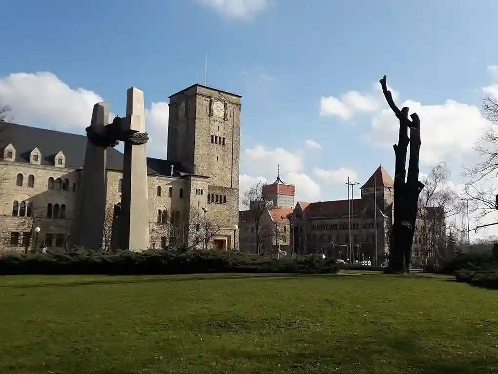 Teren Akademii Muzycznej w Poznaniu – hologramy kolekcjonerskie studenckie AMuz i naklejki do legitymacji
