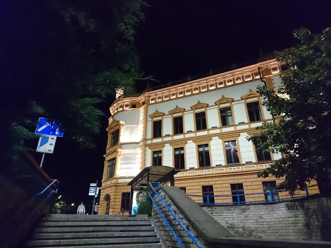 Budynek Akademii Muzycznej we Wrocławiu (AMKL) – hologramy na legitymacje studencką i doktorancką