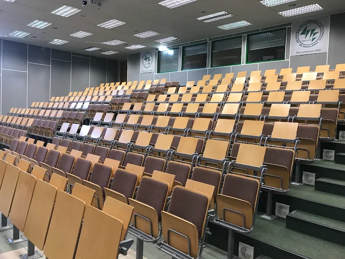 Sala wykładowa AWF Wrocław – naklejka na legitymację studencką i hologram kolekcjonerski