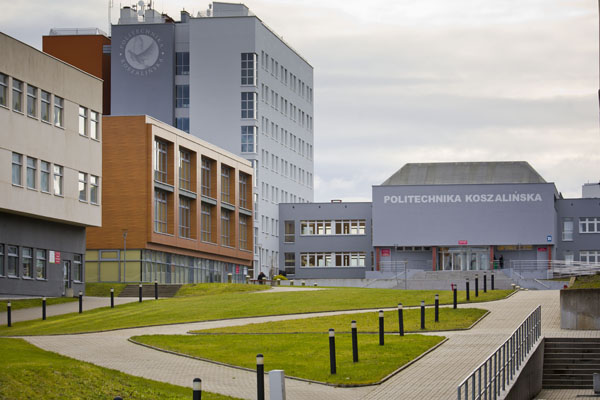 Wejście do budynku Politechniki w Koszalinie – hologramy i naklejki na legitymacje