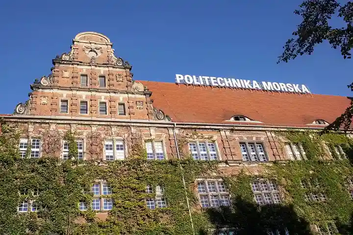 Gmach Politechniki Morskiej w Szczecinie – naklejki na legitymację studencką PM i hologramy kolekcjonerskie