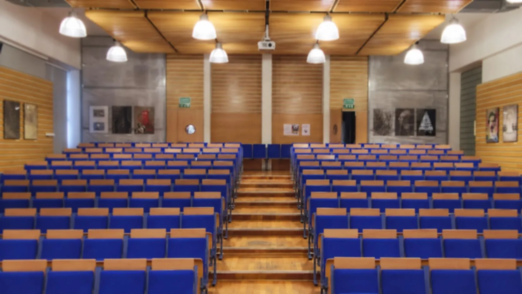 Aula PJATK w Warszawie – naklejki na legitymację studencką i hologramy kolekcjonerskie
