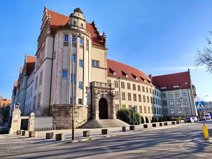 Budynek Politechniki Wrocławskiej – naklejka na legitymację studencką