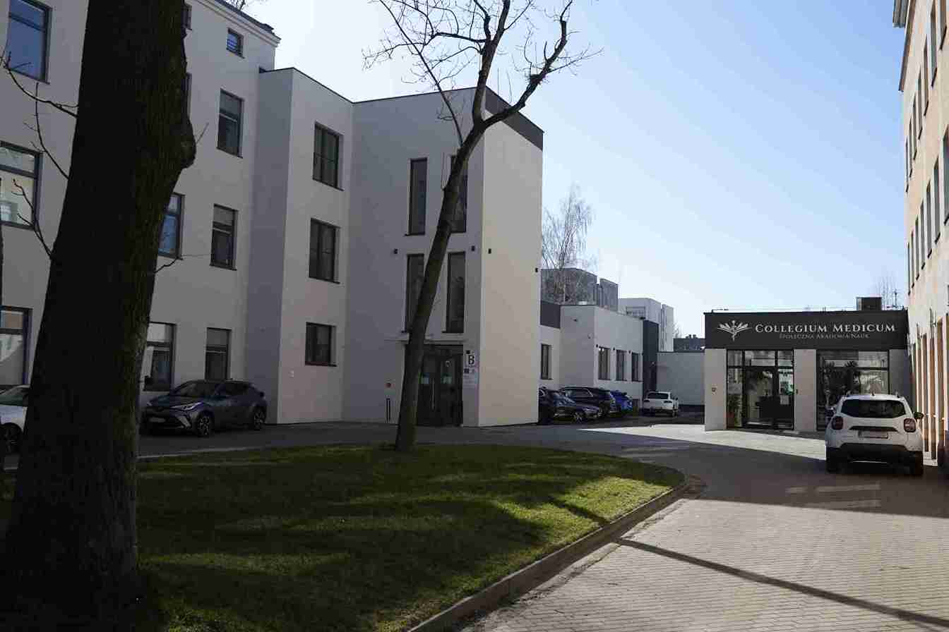 Zabudowania Społecznej Akademii Nauk w Łodzi – naklejki na legitymacje studenckie i doktoranckie