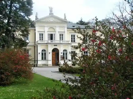 Budynek Szkoły Głównej Krajowej w Warszawie – hologramy kolekcjonerskie studenckie i doktoranckie