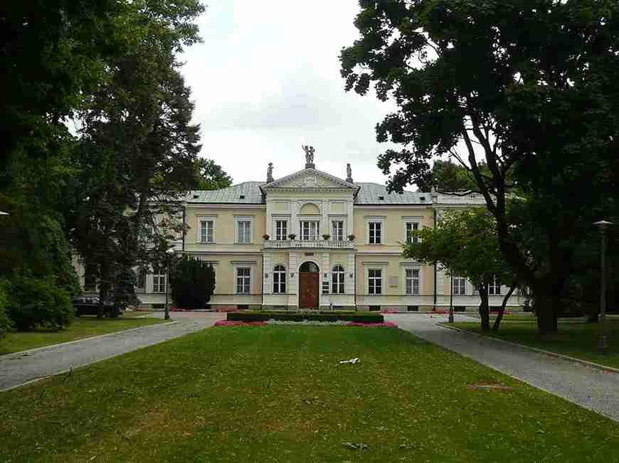 Budynek Szkoły Głównej Krajowej w Warszawie – hologramy do legitymacji studenckiej i doktoranckiej