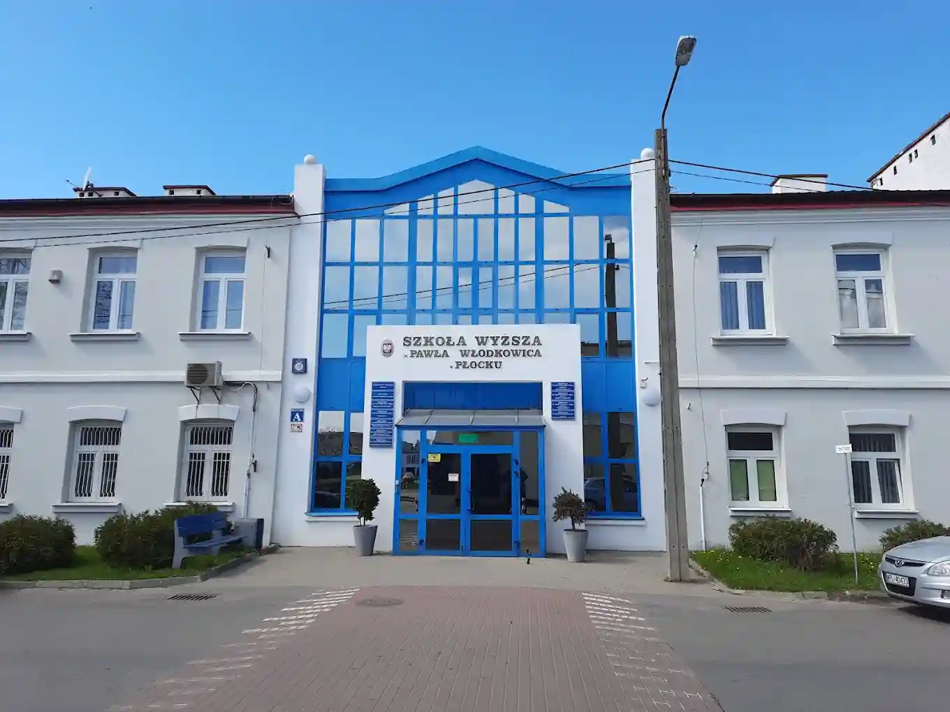 Budynek Szkoły Wyższej im. Pawła Włodkowica w Płocku – naklejki na legitymację studencką SWPW i hologramy kolekcjonerskie