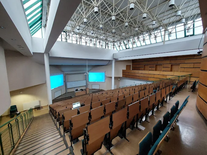 Aula Uczelni Łazarskiego w Warszawie – naklejki do legitymacji studenckiej