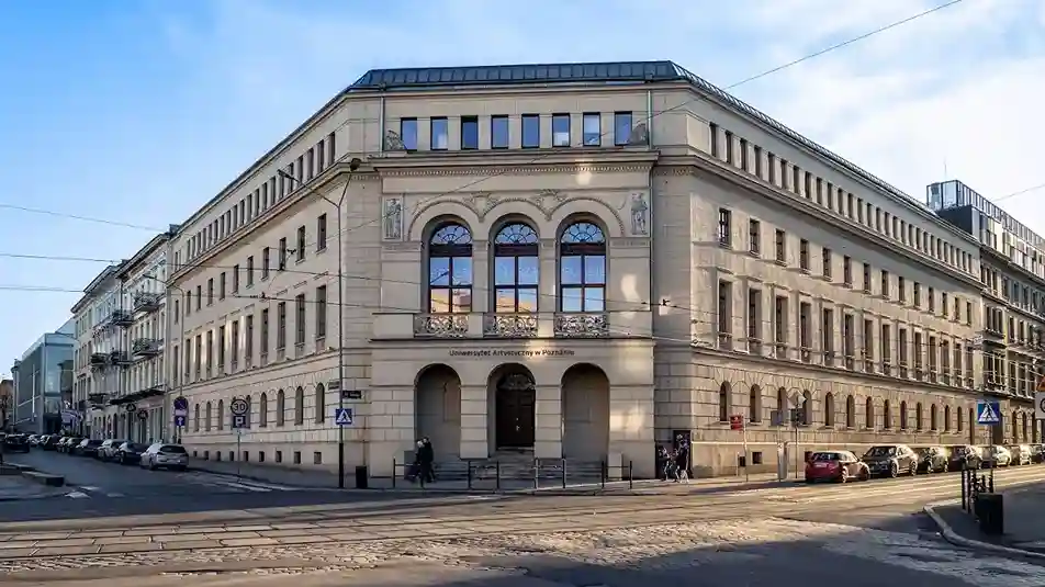 Gmach Uniwersytetu Artystycznego w Poznaniu – naklejki na legitymację studencką UAP i hologramy kolekcjonerskie
