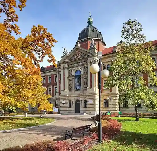 Budynek Uniwersytetu Ekonomicznego w Krakowie – naklejki na legitymację studencką UEK i hologramy kolekcjonerskie
