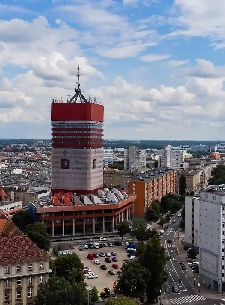 Kampus Uniwersytetu Ekonomicznego w Poznaniu z lotu ptaka – hologramy na legitymację doktorancką UEP i naklejki kolekcjonerskie