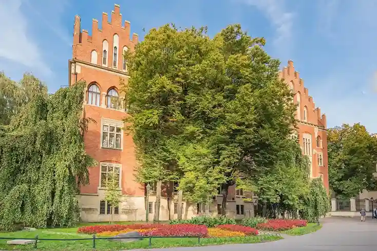 Zabytkowy budynek Uniwersytetu Jagiellońskiego w Krakowie – hologramy do legitymacji studenckiej i doktoranckiej UJ