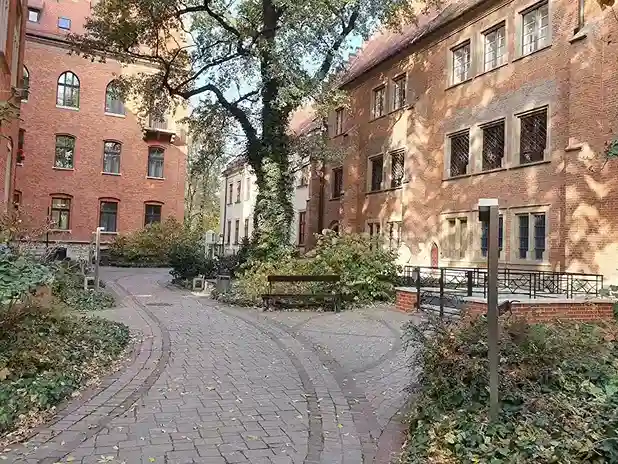 Budynki Uniwersytetu Jagiellońskiego w Krakowie – hologramy kolekcjonerskie studenckie UJ i naklejki na legitymacje