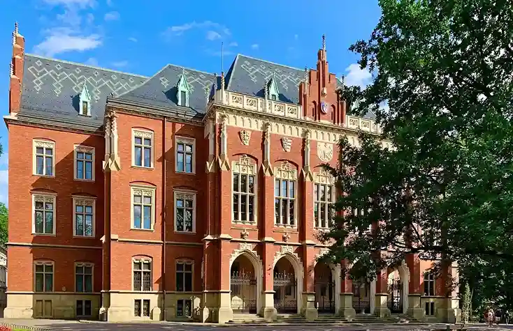 Zabytkowy budynek Uniwersytetu Jagiellońskiego w Krakowie – naklejki na legitymacje studenckie i doktoranckie