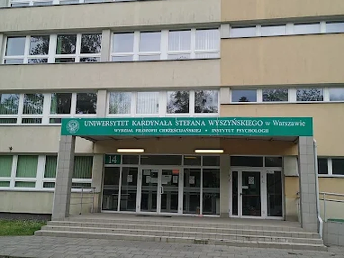 Budynek UKSW w Warszawie – naklejki na legitymację studencką i hologramy kolekcjonerskie