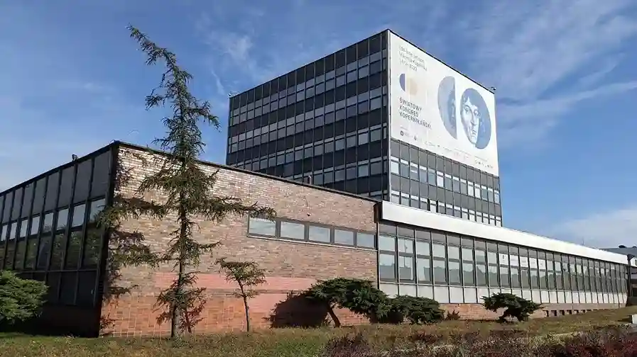 Budynek Uniwersytetu Mikołaja Kopernika w Toruniu – hologramy kolekcjonerskie studenckie i doktoranckie