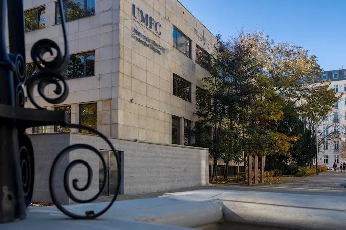 Gmach Uniwersytetu Muzycznego Fryderyka Chopina w Warszawie (UMFC) – hologramy na legitymacje i naklejki do legitymacji studenckiej