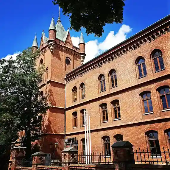 Zabytkowy gmach Uniwersytetu Pomorskiego w Słupsku – hologramy do legitymacji studenckiej i doktoranckiej UP w Słupsku