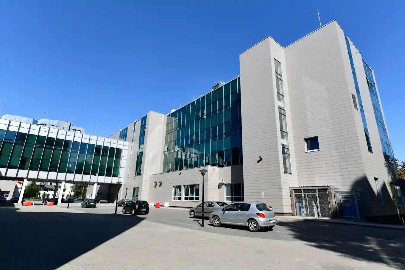 Nowoczesne zabudowania Uniwersytetu Przyrodniczego w Lublinie – hologramy do legitymacji studenckiej i doktoranckiej