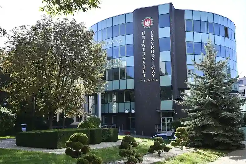Nowoczesny budynek Uniwersytetu Przyrodniczego w Lublinie – hologramy kolekcjonerskie studenckie i doktoranckie