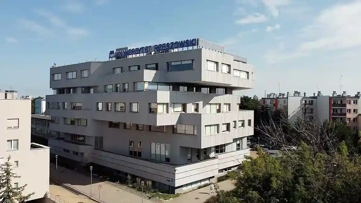 Budynek Uniwersytetu Rzeszowskiego – hologramy do legitymacji studenckiej i doktoranckiej UR oraz naklejki kolekcjonerskie