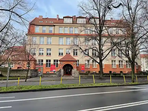 Budynek Uniwersytetu Szczecińskiego – naklejki na legitymację studencką US i hologramy kolekcjonerskie