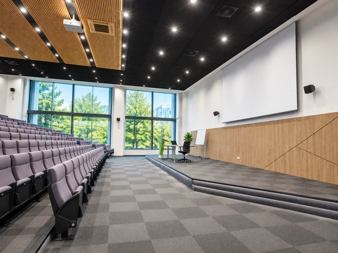 Aula Uniwersytetu VIZJA – naklejki legitymacja studencka i hologramy do legitymacji Hologramykolekcjonerskie24.com