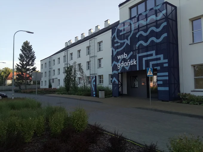 Budynek Uniwersytetu WSB Merito Gdańsk – hologramy kolekcjonerskie studenckie i doktoranckie | hologramykolekcjonerskie24.com