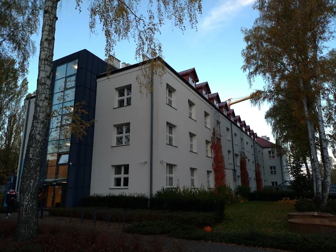 Budynek Uniwersytetu WSB Merito Gdańsk – naklejki do legitymacji studenckiej i doktoranckiej | hologramykolekcjonerskie24.com