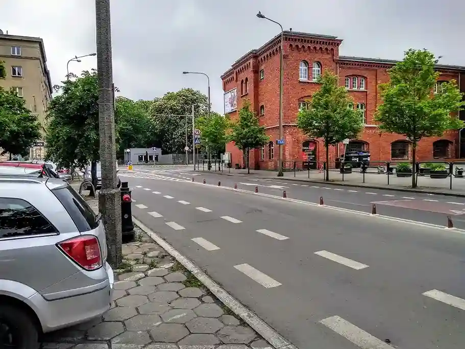 Budynek Uniwersytetu WSB Merito w Poznaniu – hologramy do legitymacji studenckiej i doktoranckiej oraz naklejki kolekcjonerskie