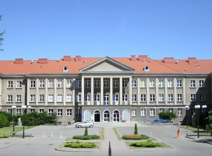 Reprezentacyjny budynek Uniwersytetu Warmińsko-Mazurskiego w Olsztynie – naklejki na legitymacje studenckie i doktoranckie