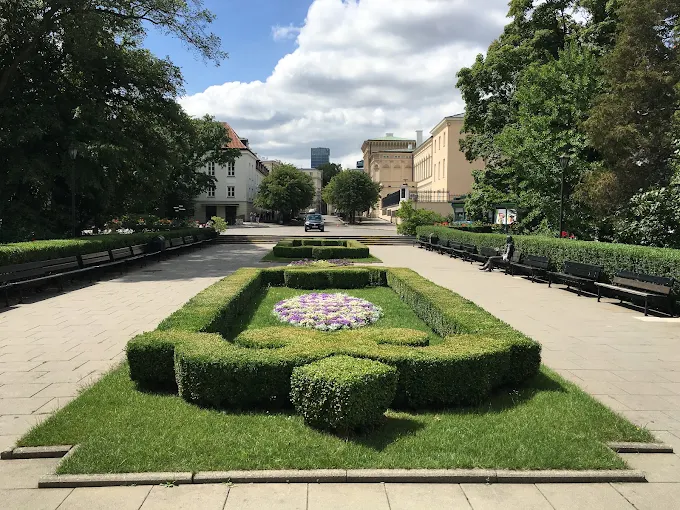 Teren Uniwersytetu Warszawskiego – hologramy na legitymację studencką i doktorancką