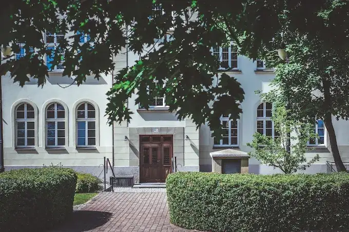 Budynek Uniwersytetu Zielonogórskiego – hologramy do legitymacji studenckiej i doktoranckiej