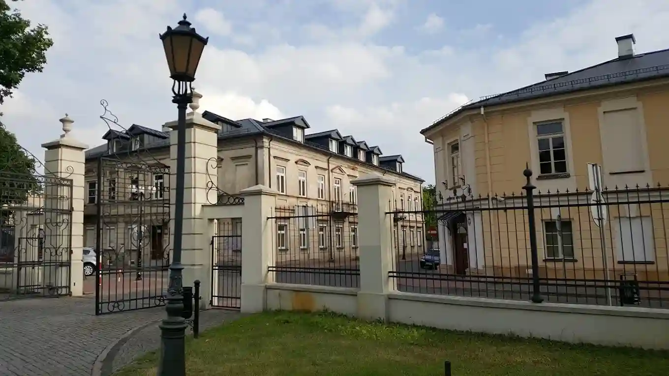 Zabytkowe budynki Uniwersytetu w Siedlcach – hologramy kolekcjonerskie studenckie UwS i naklejki do legitymacji