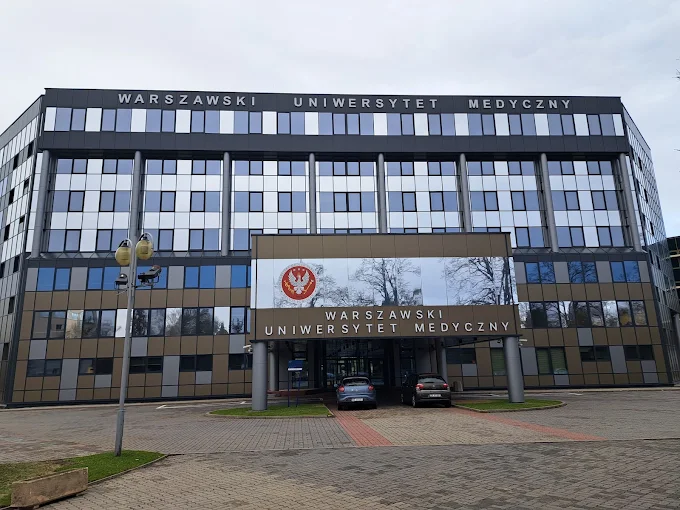 Budynek Warszawskiego Uniwersytetu Medycznego – naklejki do legitymacji studenckiej