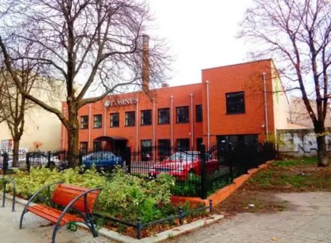 Budynek Wyższej Szkoły COSINUS w Łodzi – hologramy kolekcjonerskie studenckie i doktoranckie