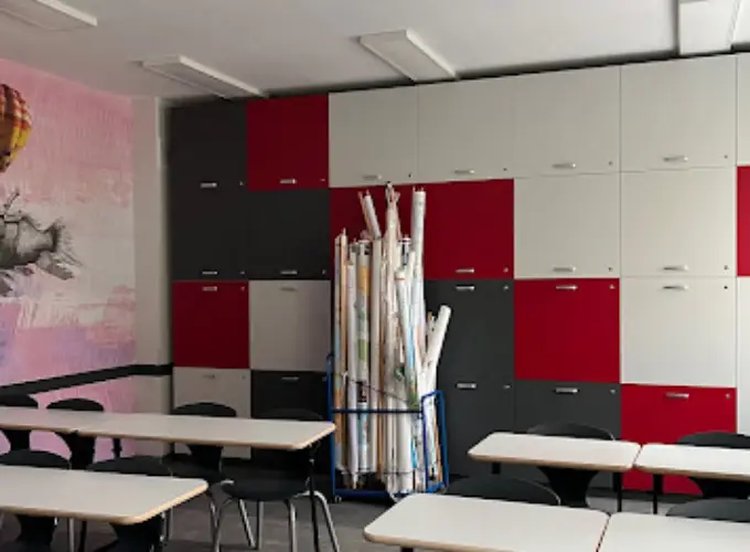 Sala dydaktyczna Wyższej Szkoły COSINUS w Łodzi – hologramy na legitymacje studenckie i doktoranckie