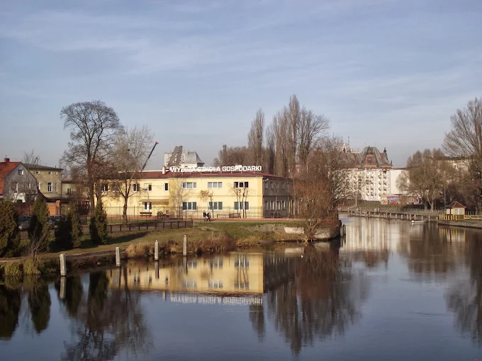Kampus Wyższej Szkoły Gospodarki w Bydgoszczy nad Brdą – naklejki na legitymację studencką, hologramykolekcjonerskie24.com