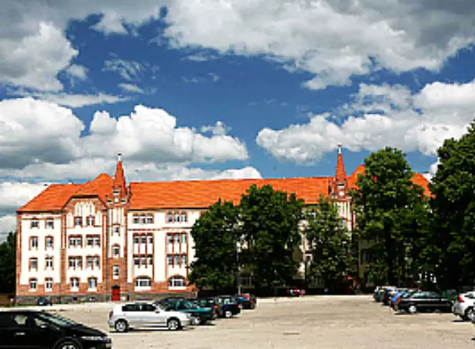 Budynek Wyższej Szkoły Informatyki i Zarządzania im. Prof. Tadeusza Kotarbińskiego w Olsztynie – hologramy na legitymacje studenckie i doktoranckie