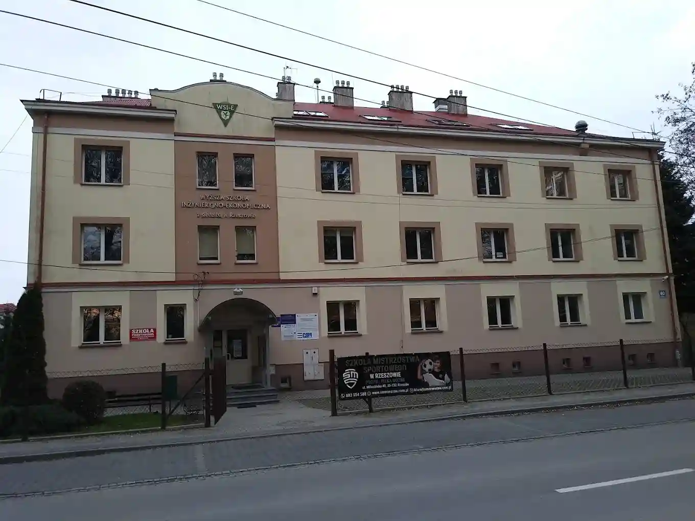 Siedziba Wyższej Szkoły Inżynieryjno-Ekonomicznej w Rzeszowie – hologramy na legitymację doktorancką WSIE i naklejki kolekcjonerskie