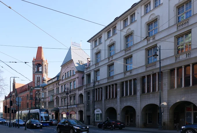Zabudowa w rejonie Wyższej Szkoły Nauk o Zdrowiu w Bydgoszczy – naklejki do legitymacji studenckiej i doktoranckiej, hologramykolekcjonerskie24.com