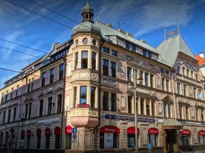 Budynek Wyższej Szkoły Nauk o Zdrowiu w Bydgoszczy – naklejki na legitymację studencką, hologramykolekcjonerskie24.com