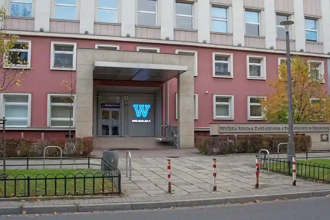 Wejście do Wyższej Szkoły Zarządzania i Bankowości w Krakowie – hologramy kolekcjonerskie studenckie i doktoranckie